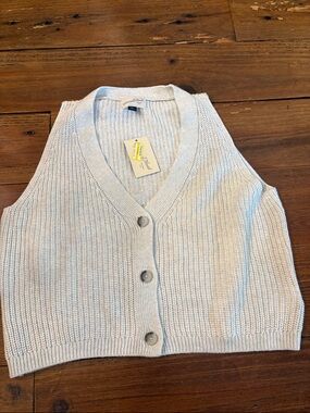 Universal Thread Light Gray Ribbed V-Neck Buttoned Knit Vest
